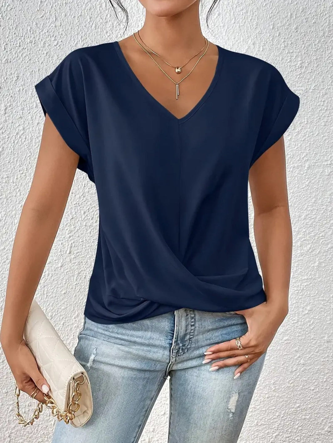 Drune | Einfarbiges T-Shirt mit V-Ausschnitt
