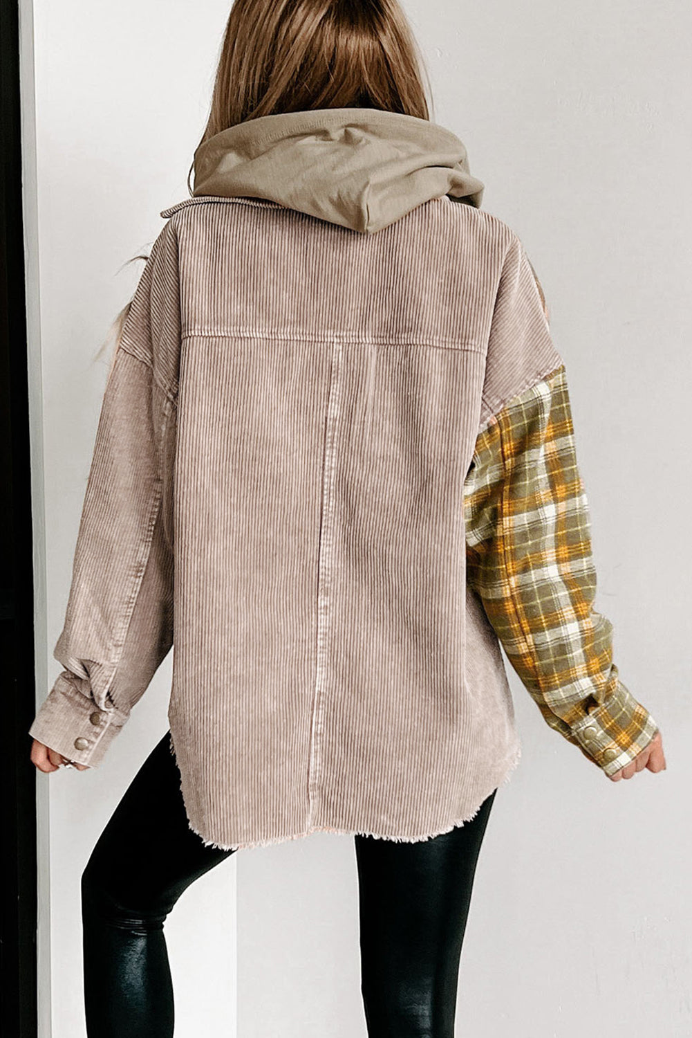 Drune | Zweiseitige Hemdjacke Karomuster und Corddesign Stil und Komfort