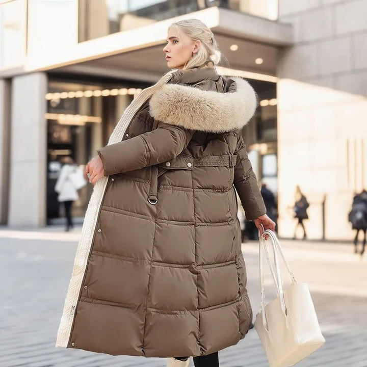 Drune | Damen lange Winterjacke mit Pelzmütze und Gürtel