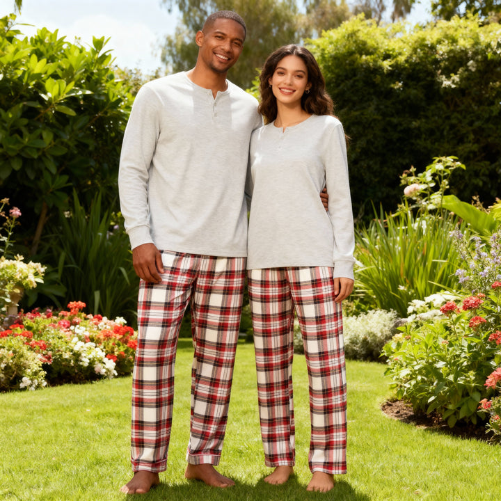 Drune | Paar Schlafanzug-Set – Graues Knopf-Hals T-Shirt & Rote Karohose