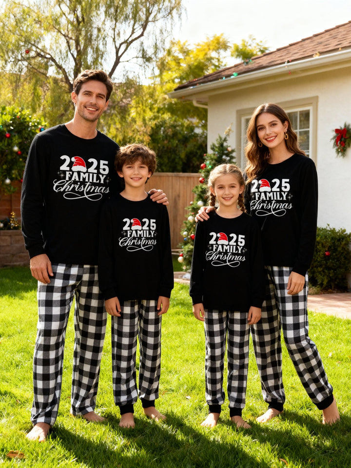Drune | "2025 Familie Weihnachten" Buchstabenprint Schwarzes Langarmshirt mit Schwarz-Weißen Karohosen Familie Passende Schlafanzüge