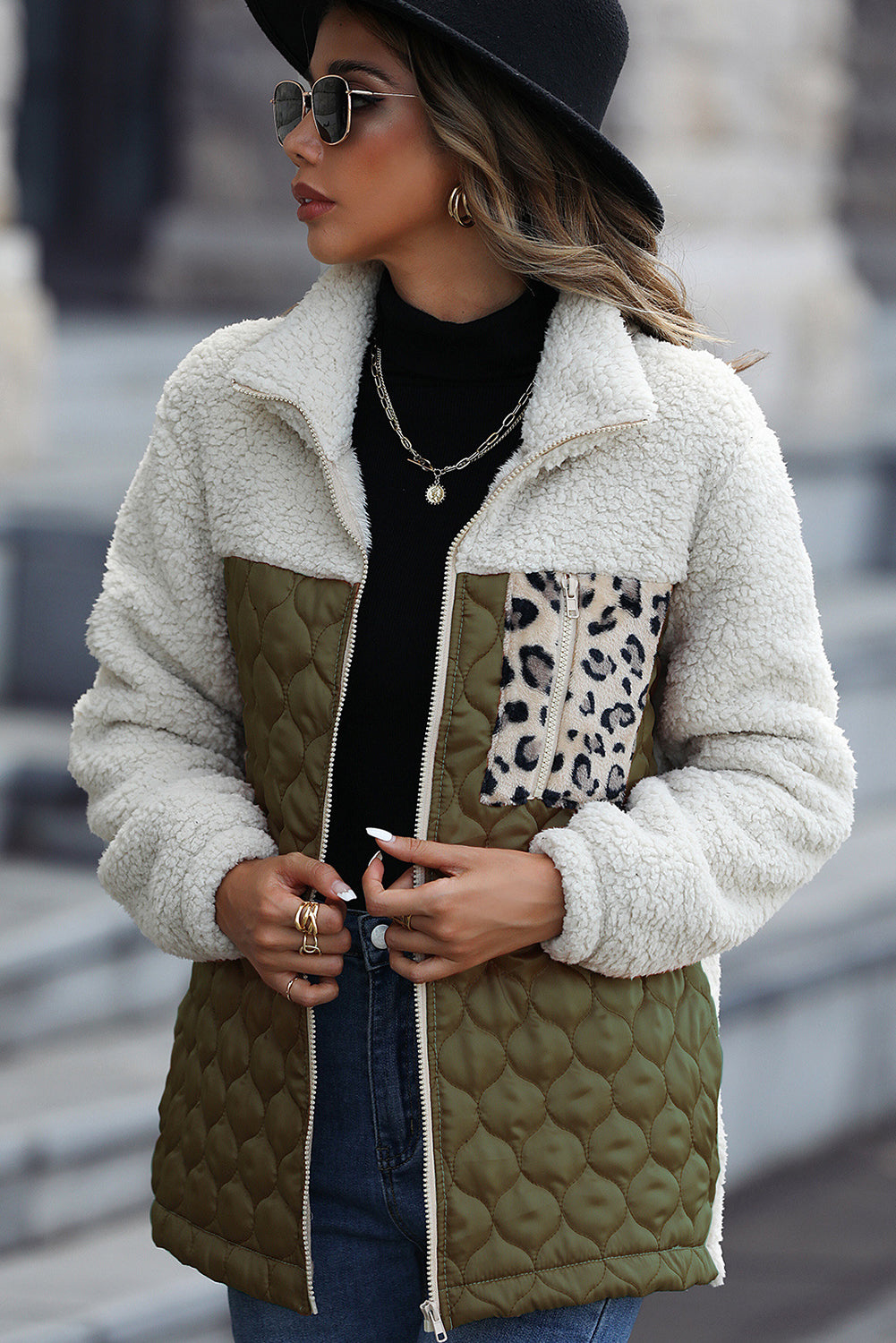 Drune | Zip-Jacke mit Stehkragen aus Sherpa mit Leoparden-Patches