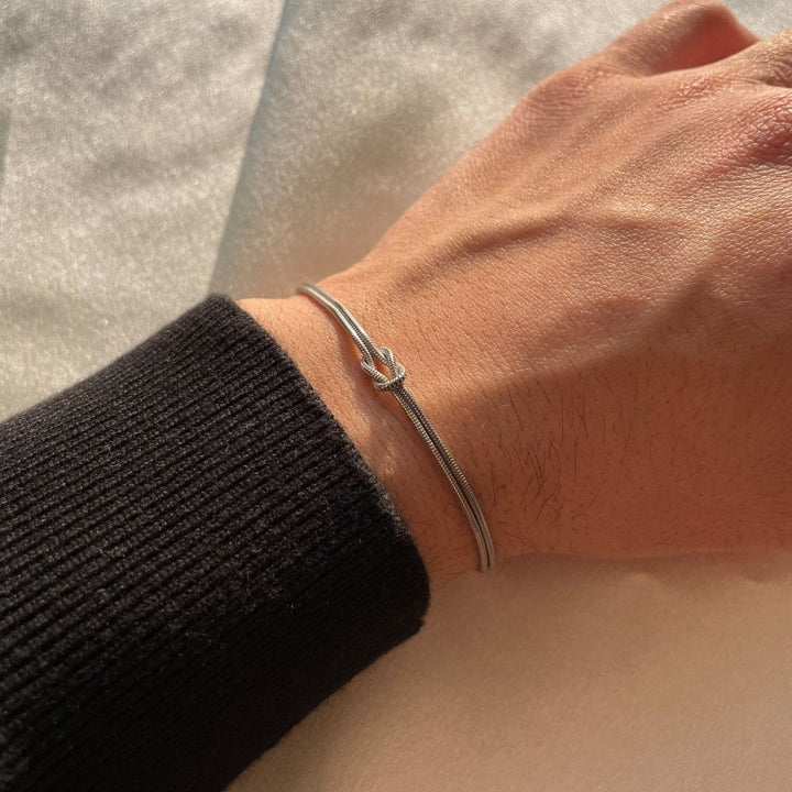 Drune | Minimalistische Armreif Liebesknoten