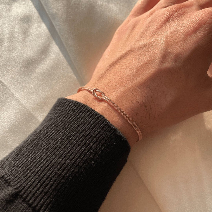 Drune | Minimalistische Armreif Liebesknoten