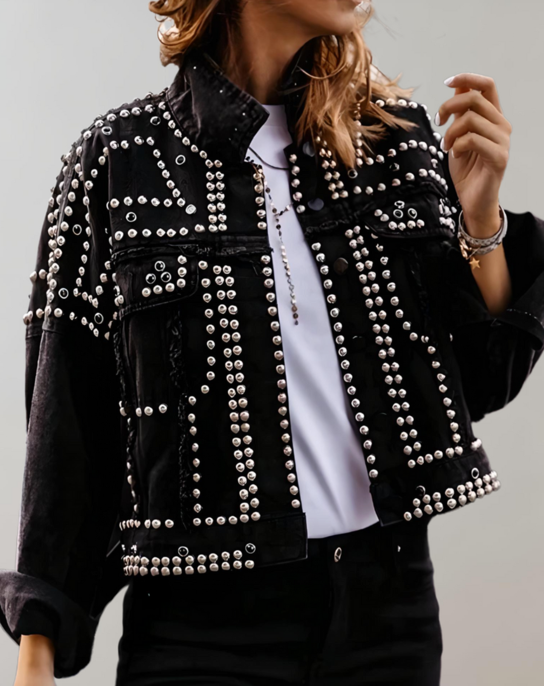 Drune | Lässige Jeansjacke mit Nieten - Robust und stilvoll für jeden Tag