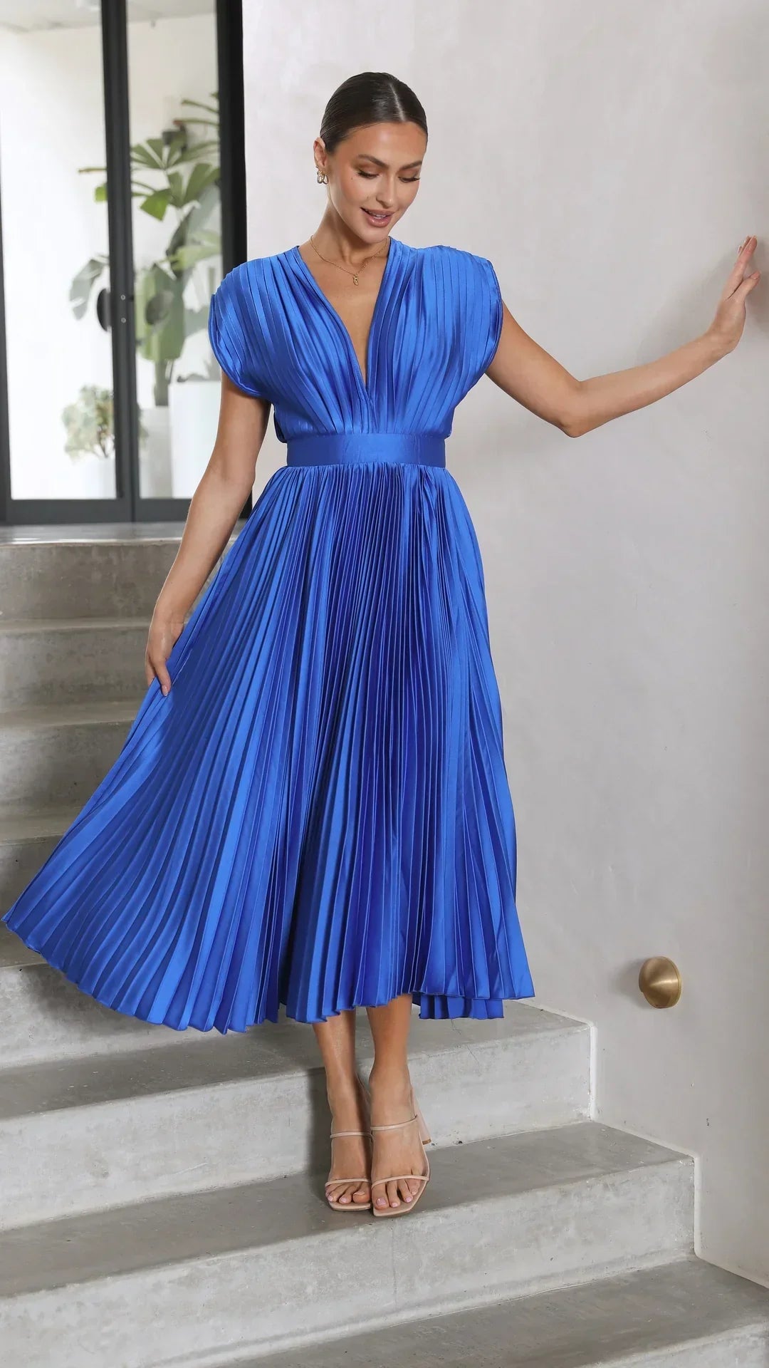 Drune | Faltendes Plunge Midi Kleid