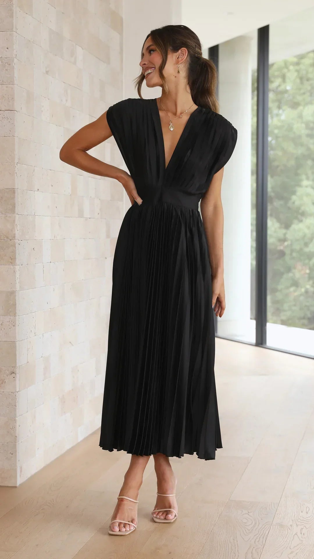 Drune | Faltendes Plunge Midi Kleid