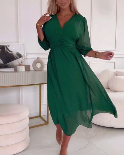 Drune | Unifarbenes Tailliertes Kleid mit V-Ausschnitt