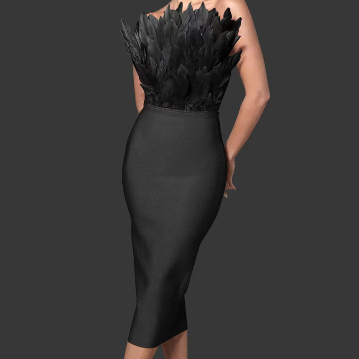 Drune Damenkleid mit Taillenbetonung und Federverzierung