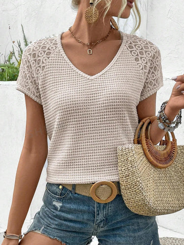 Drune | Stylisches T-shirt mit V-ausschnitt für Inen Schicken Look