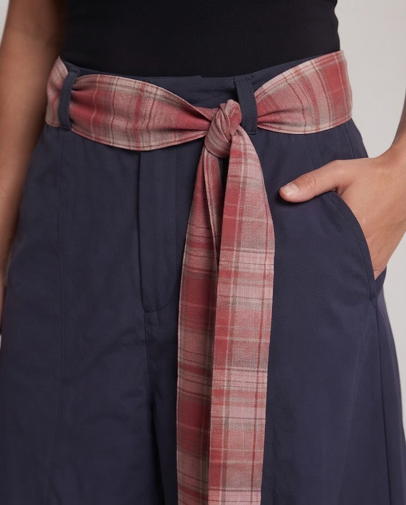 Damen locker sitzende modische Hose mit Gürtel Drune