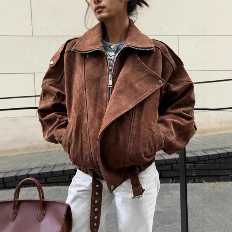 Drune | Übergröße Bomberjacke im Wildleder-Look mit asymmetrischem Reißverschluss
