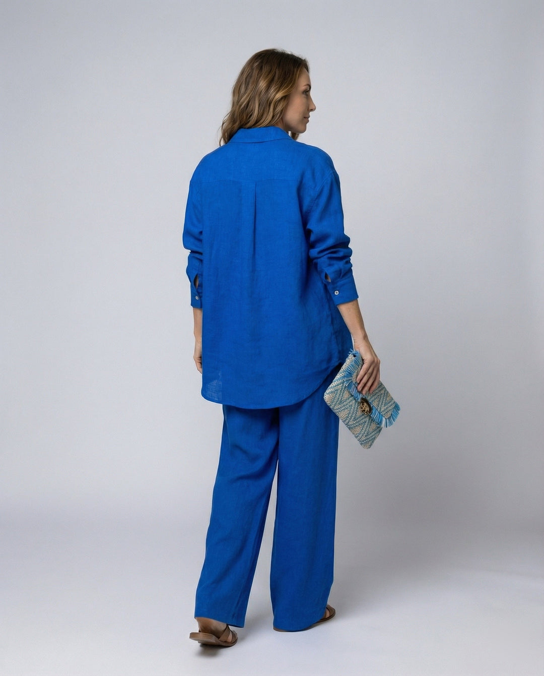 Damen Lässiges Leinen-Outfit mit weit geschnittenem Hemd und lockeren Hosen Drune