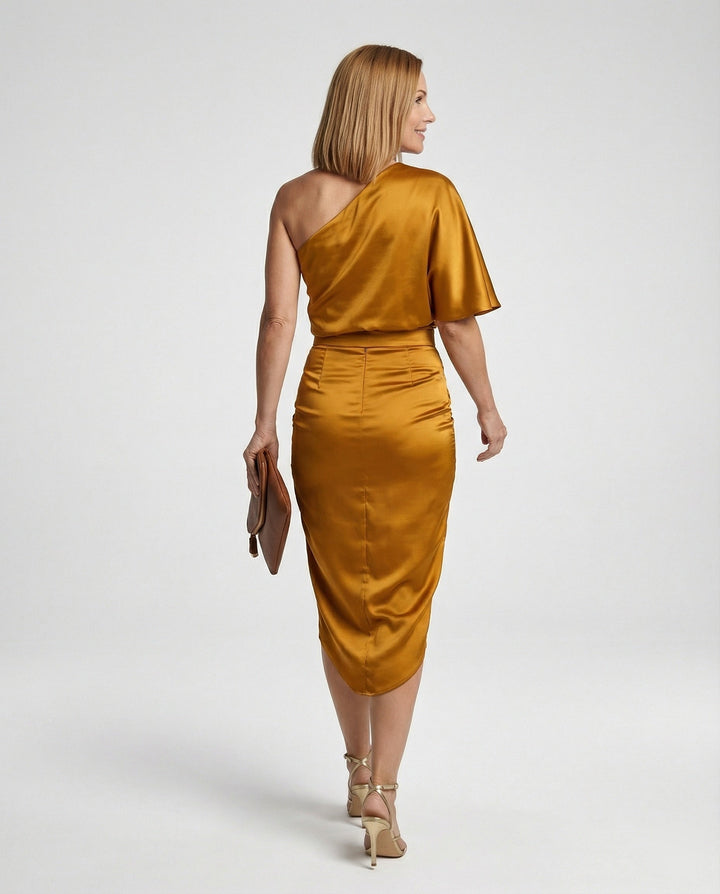 Elegantes Abendkleid lang aus Satin mit Schlitz