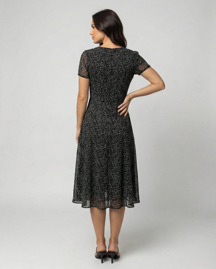 Drune - Elegantes Kleid mit V-Ausschnitt Schwingender Saum