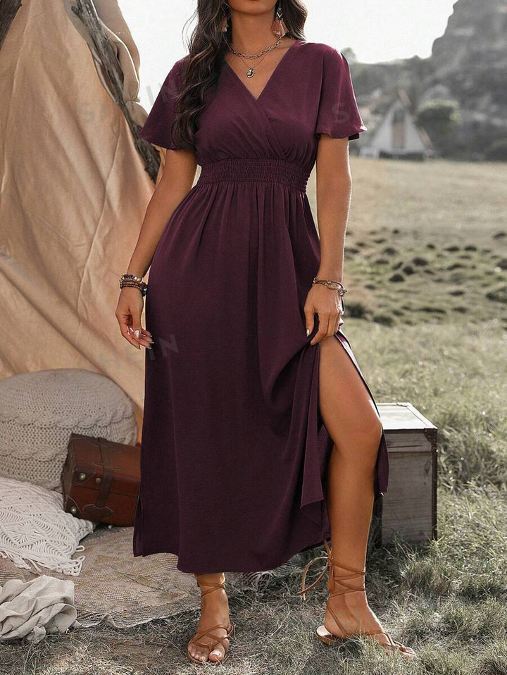 Drune | Elegantes Kurzarmkleid Mit Chorkragen