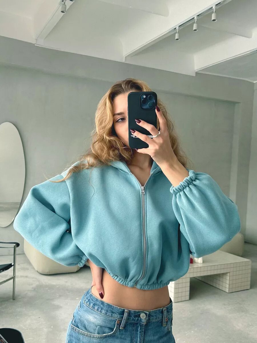 Drune | leichter kurzer Sport-Sweatshirt mit Kapuze