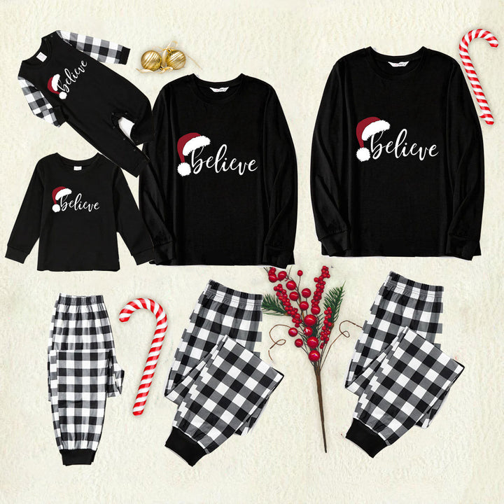 Drune | Weihnachtsmütze und 'Believe' Buchstabenprint gemustertes Schwarz-Weiß kariertes Schlafanzug-Set