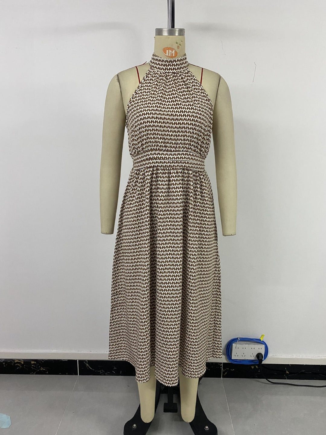 Drune | Retro-Kleid mit geometrischem Print und halbem Rollkragen