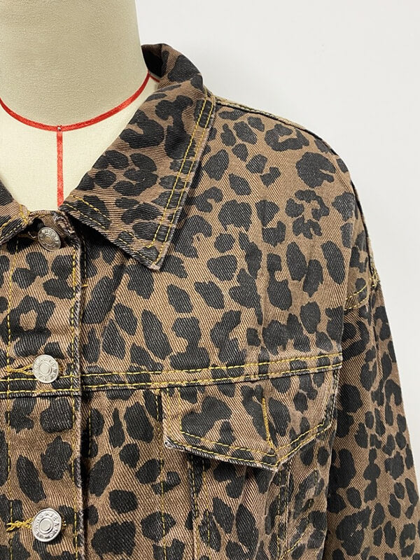Drune | Jeansjacke mit langen Ärmeln und Leopardenmuster
