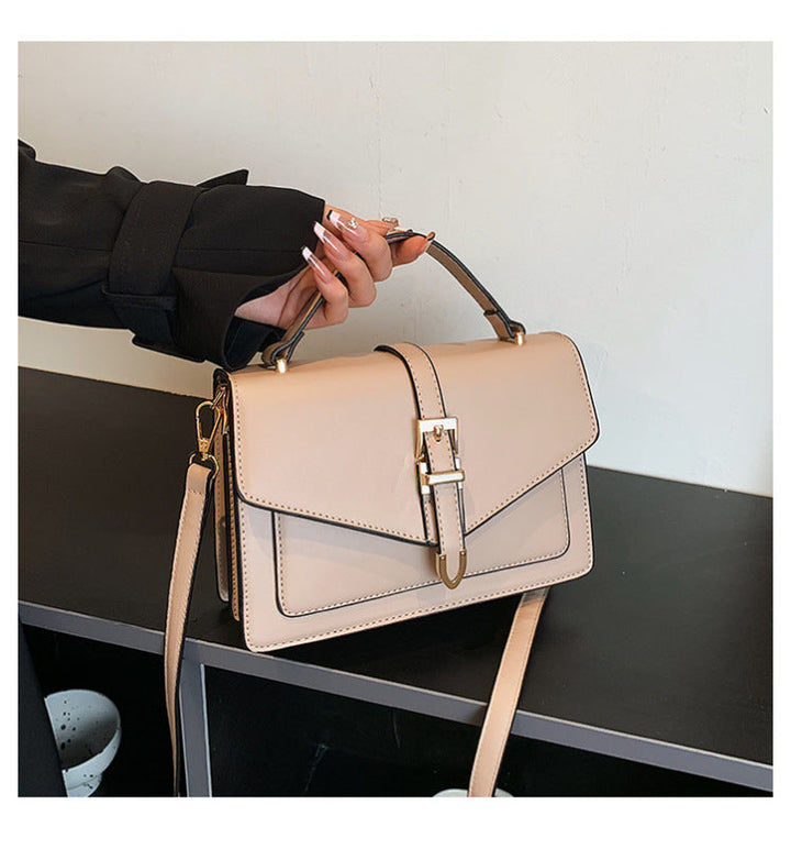 Drune | Klassische Schultertasche mit Schnalle