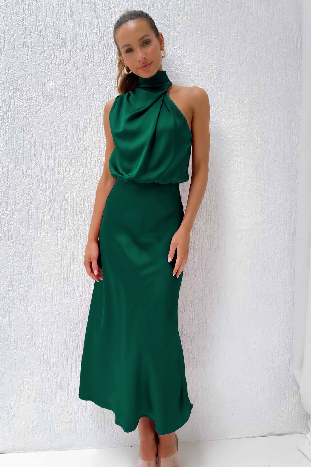 Drune | Langes Satinkleid Mit Neckholder Ausschnitt Elegant, Fließend & Ideal Für Besondere Anlässe