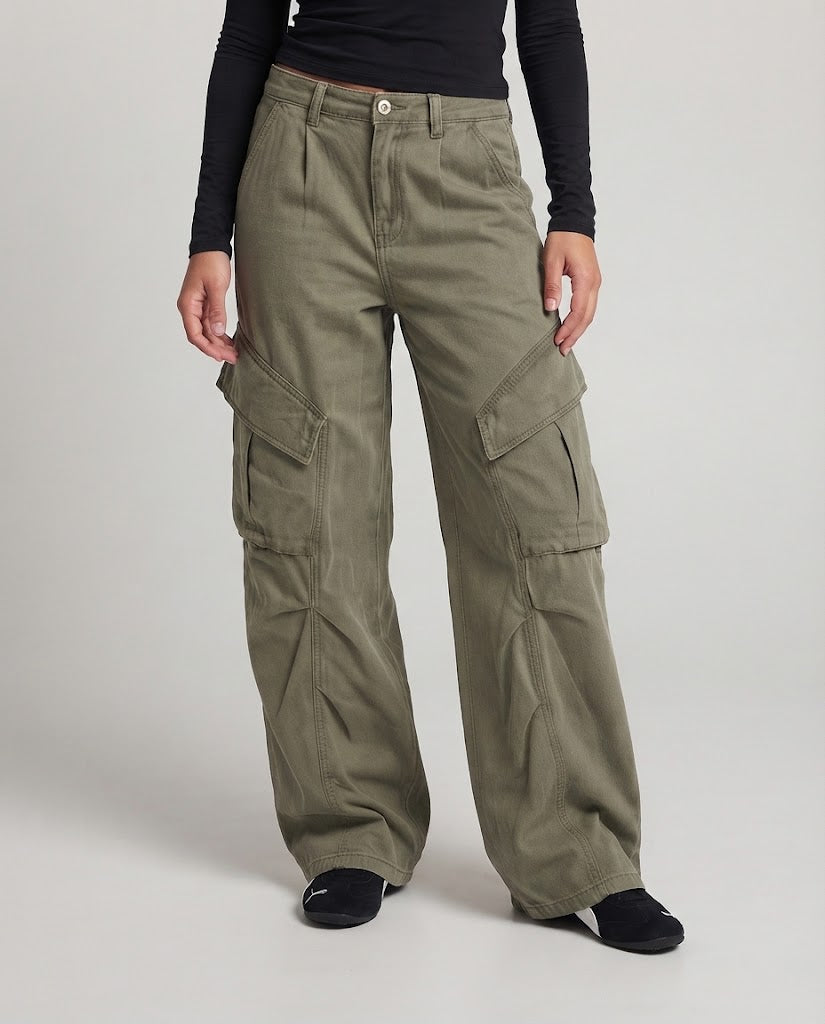 Damen weite Cargo-Hose mit tiefem Bund und großen Pattentaschen Drune