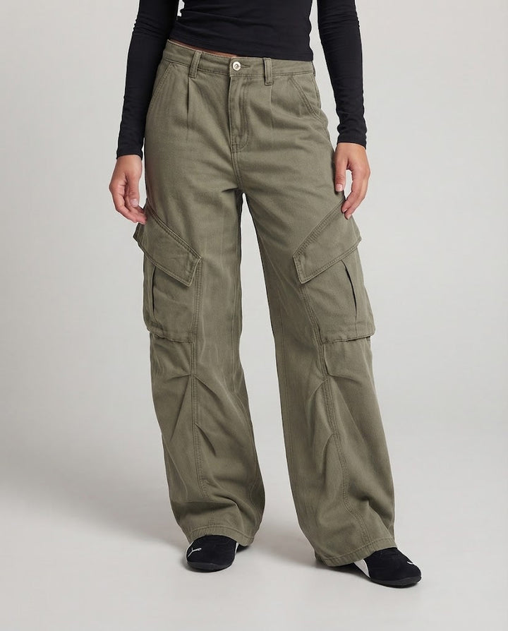 Damen weite Cargo-Hose mit tiefem Bund und großen Pattentaschen Drune