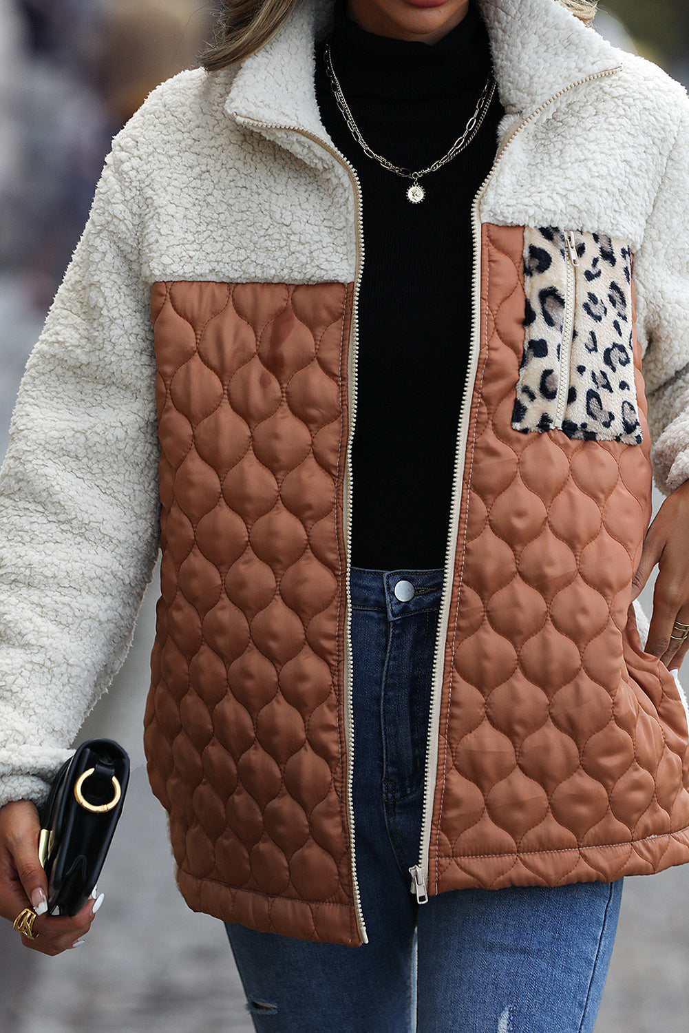 Drune | Zip-Jacke mit Stehkragen aus Sherpa mit Leoparden-Patches