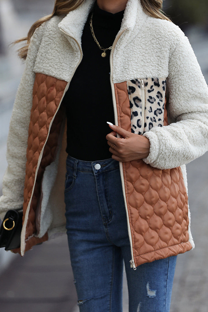 Drune | Zip-Jacke mit Stehkragen aus Sherpa mit Leoparden-Patches