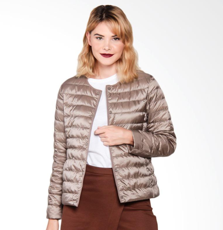 Drune | Elegance Essential" kragenlose kompakte Daunenjacke