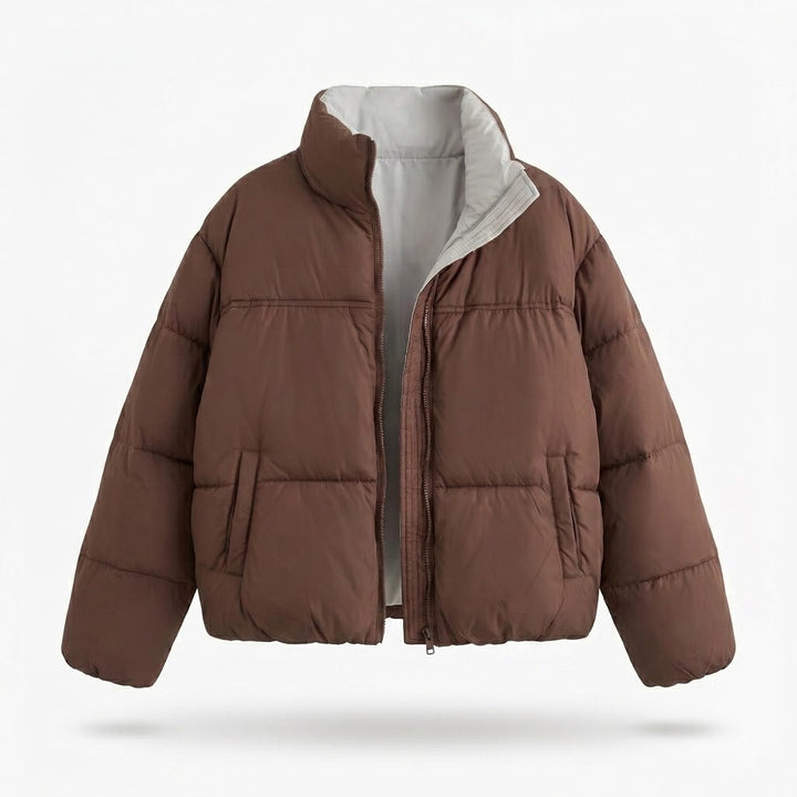 Damen kurze gepolsterte boxy Pufferjacke mit zweilagigem Stehkragen und verdecktem Reißverschluss.