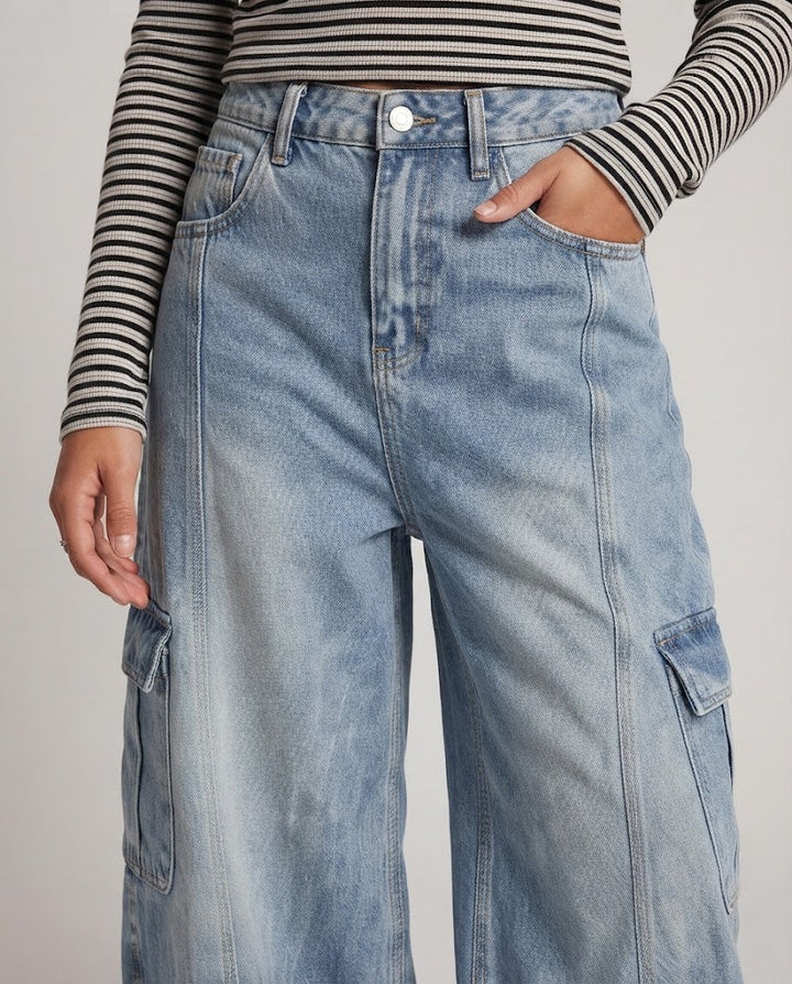 Damen Extraweite Palazzodenimhose mit Balloon‑Silhouette und großen Cargo‑Klappentaschen Drune
