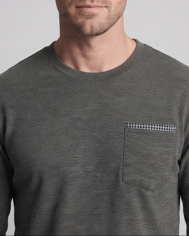 Herren Langarmshirt aus meliertem Jersey mit Brusttasche Drune