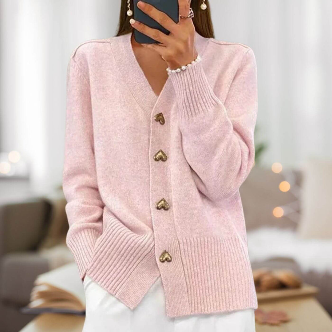 Drune | Strickjacke mit Herzknopf-Akzenten