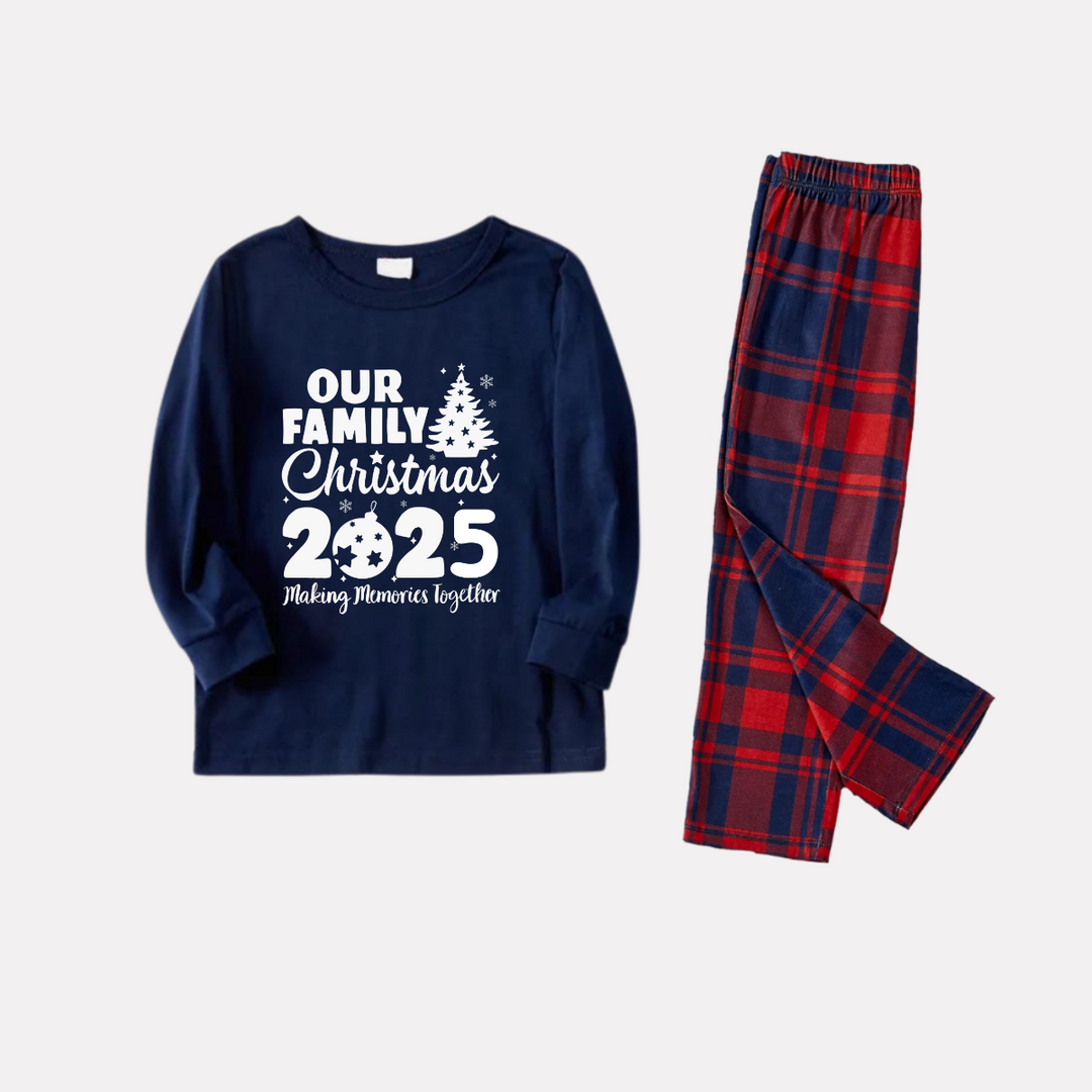 Drune | Unser Familienweihnachten 2025 Gemeinsame Erinnerungen' Buchstaben Druck Blau Langarm Oberteil mit Rot und Blau Karo Hose Weihnachts passende Schlafanzüge