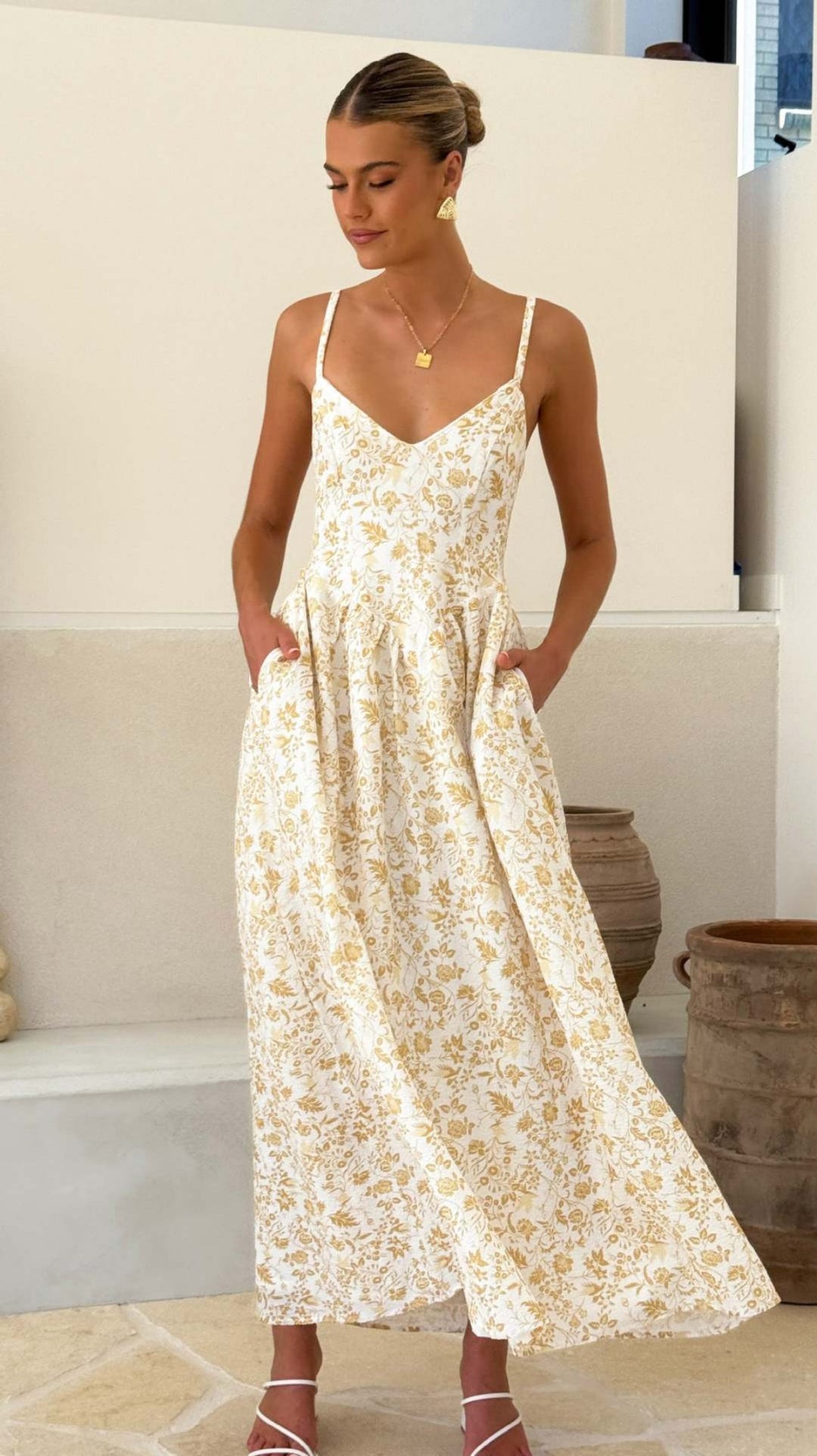 Drune | Langes Kleid mit V-Ausschnitt und Strapsen