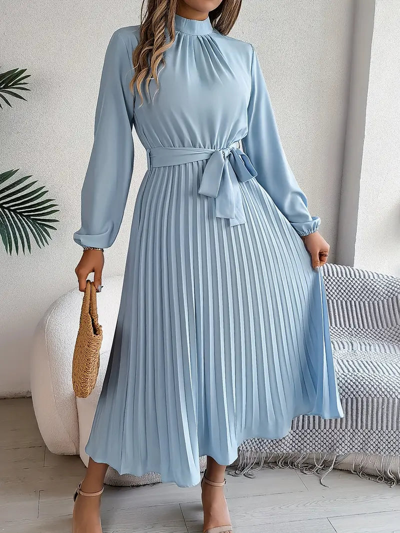 Drune | Schlichtes Kleid mit Stehkragen und Plissiertem Gürtel