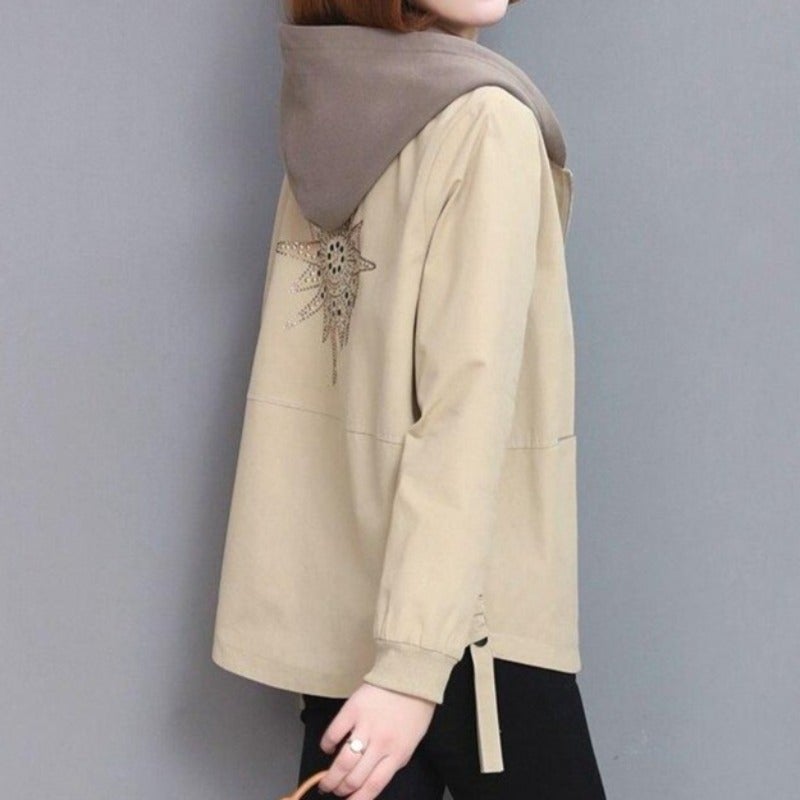 Drune | Damen-Übergangsjacke mit Verzierung auf der Rückseite