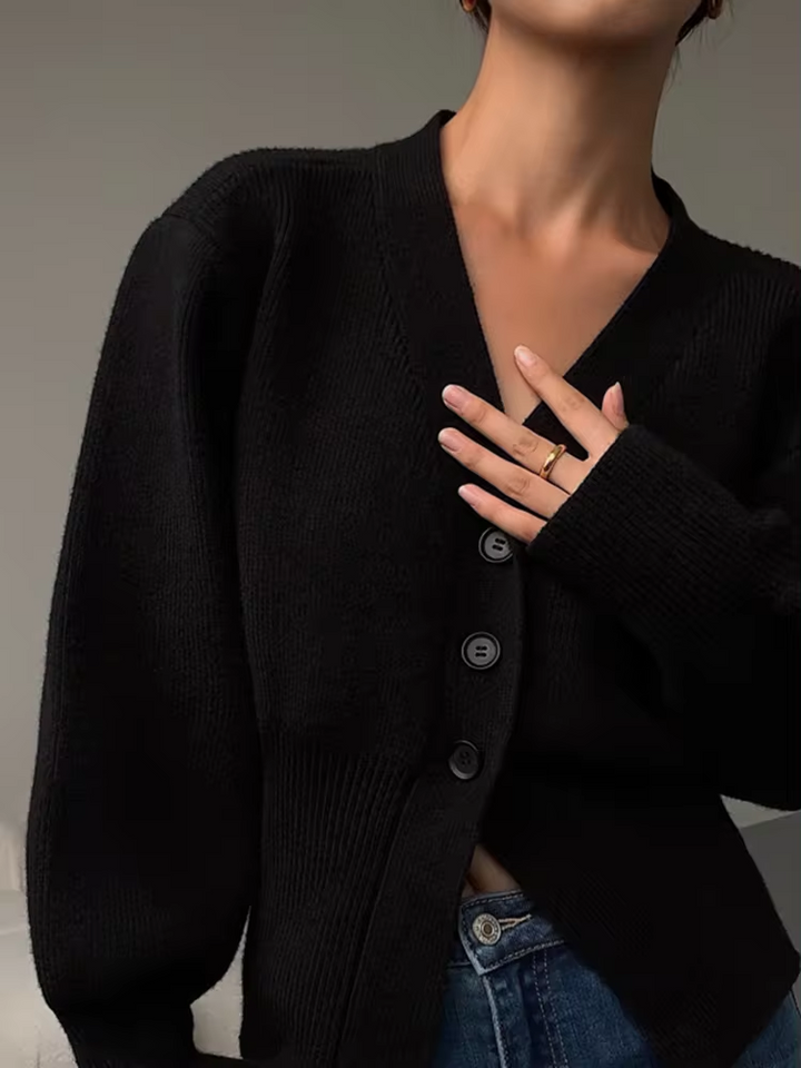 Drune | Cozy knitted cardigan with V-neck and button placket