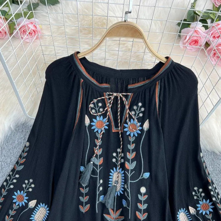 Drune | Damen Rundhalsbluse mit Stickerei