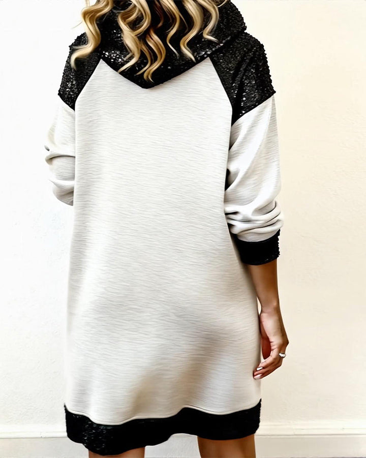 Drune | Kleid mit Kapuze und Kontrastfarbenen Einsätzen