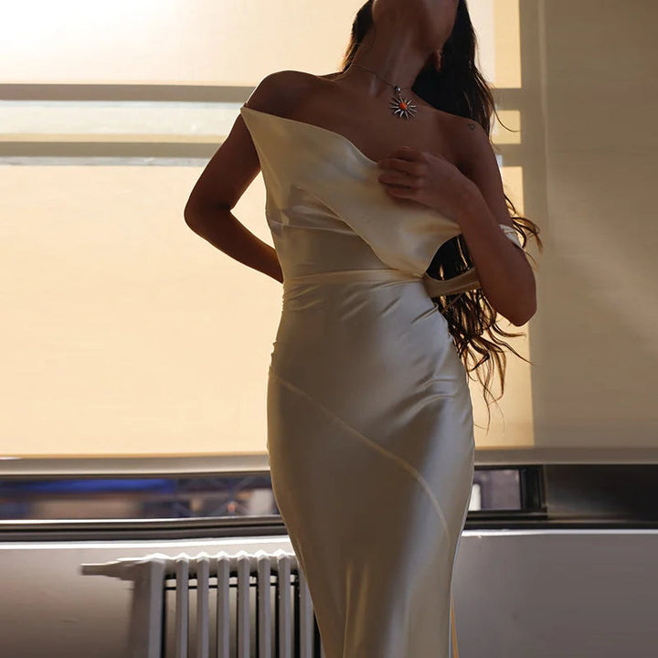 Drune | Elegantes Kleid mit Wasserfallausschnitt im Meerjungfrauenstil