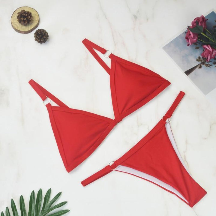 Drune Zweiteiliger Bikini-Badeanzug mit goldfarbigen Metallringen und dreieckigen Körbchen