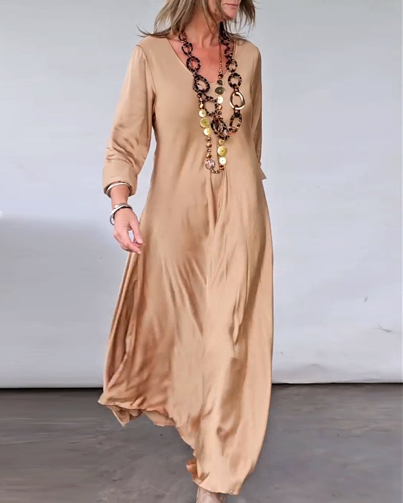 Drune | Kleid mit V-Ausschnitt und Swing Saum