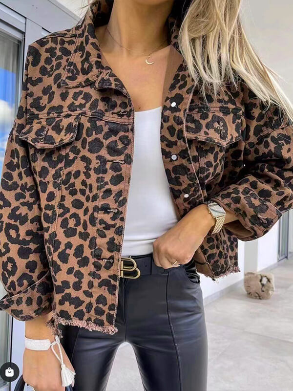 Drune | Jeansjacke mit langen Ärmeln und Leopardenmuster