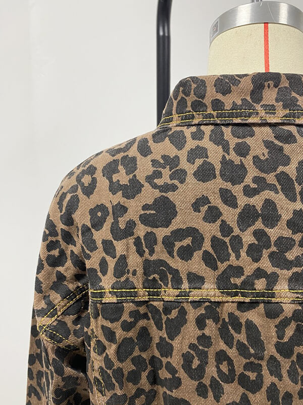 Drune | Jeansjacke mit langen Ärmeln und Leopardenmuster