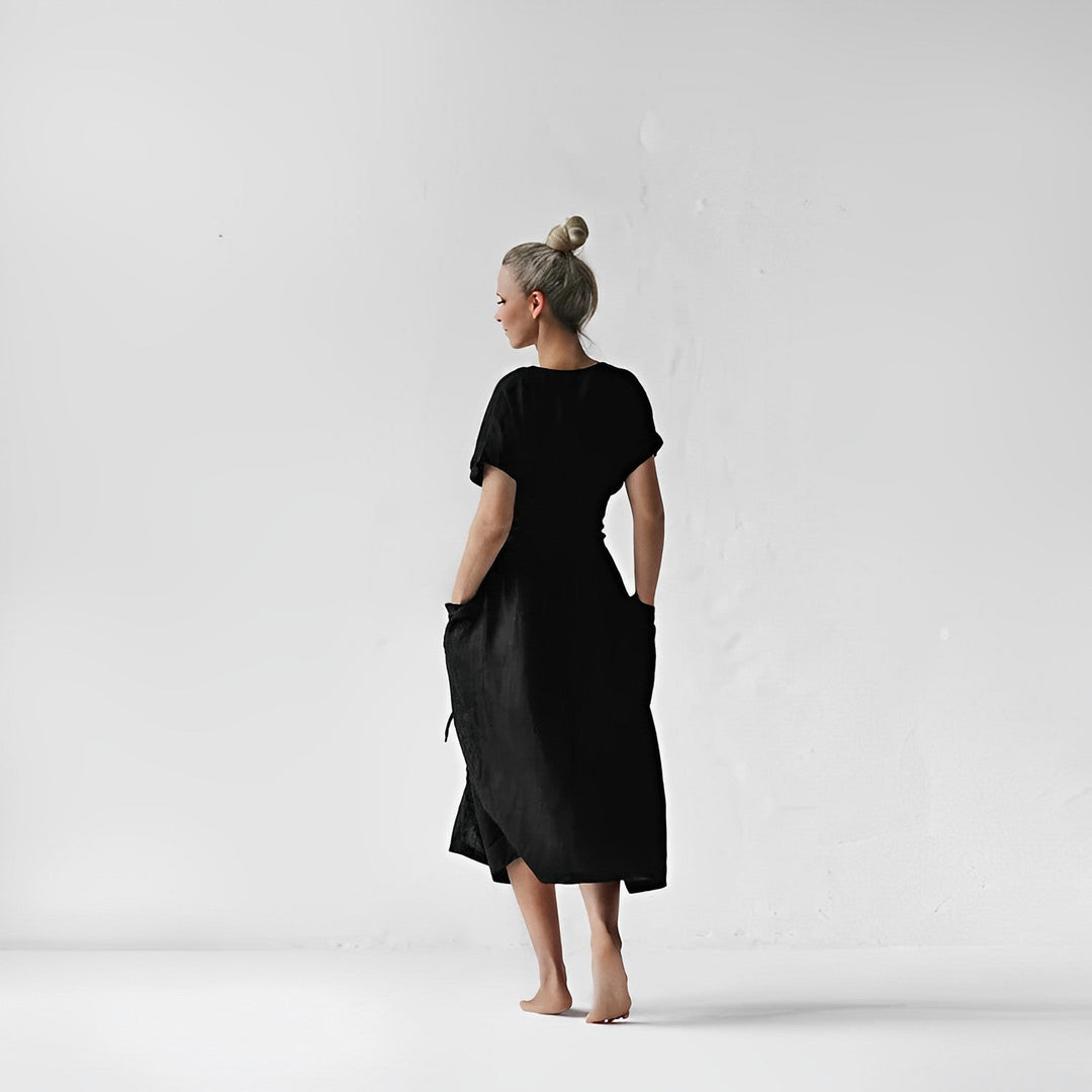Drune - Strickkleid mit Schnürung und Taschen
