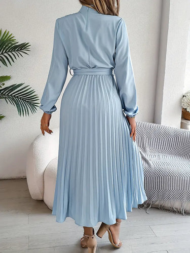 Drune | Schlichtes Kleid mit Stehkragen und Plissiertem Gürtel