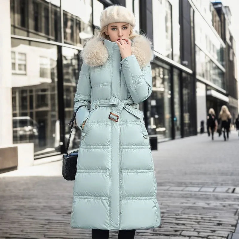 Drune | Damen lange Winterjacke mit Pelzmütze und Gürtel